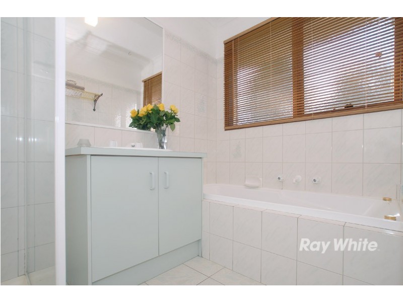 9 Kurrajong Crt, Cranbourne North VIC 3977