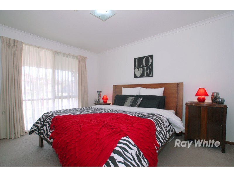 9 Kurrajong Crt, Cranbourne North VIC 3977