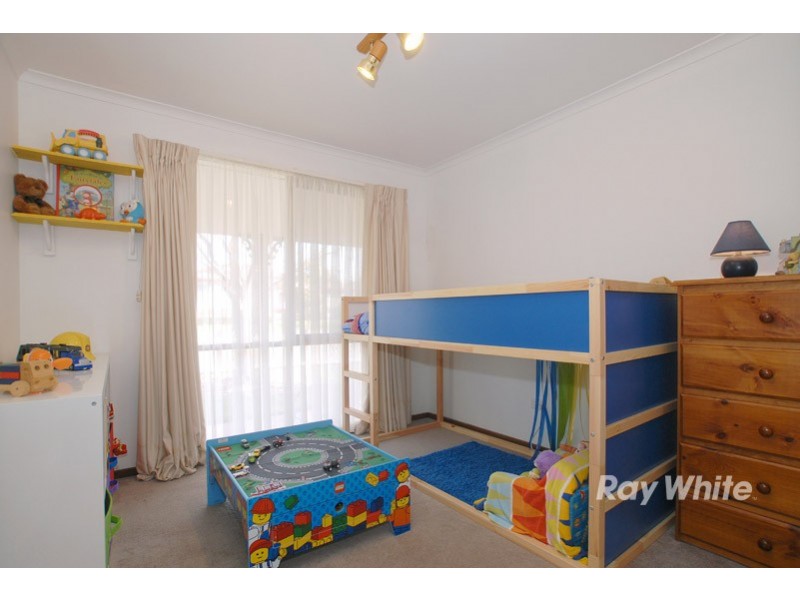 9 Kurrajong Crt, Cranbourne North VIC 3977