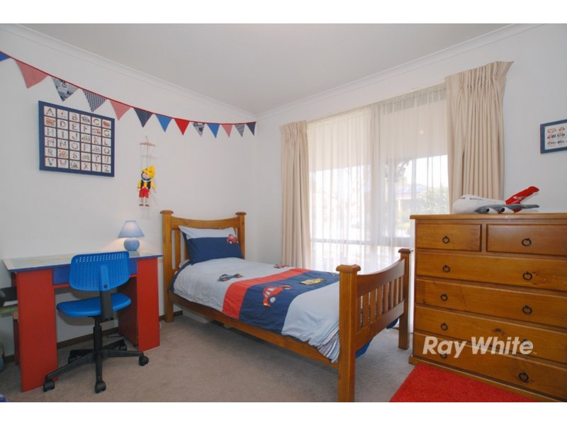 9 Kurrajong Crt, Cranbourne North VIC 3977