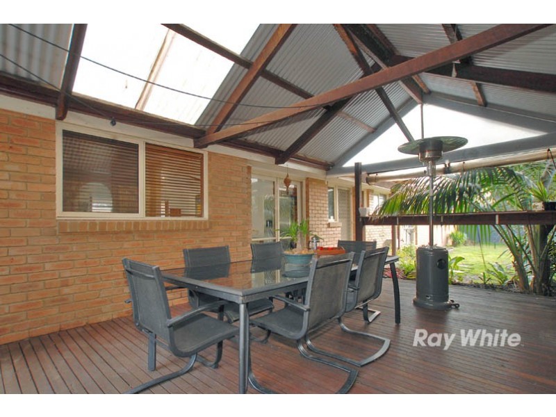 9 Kurrajong Crt, Cranbourne North VIC 3977