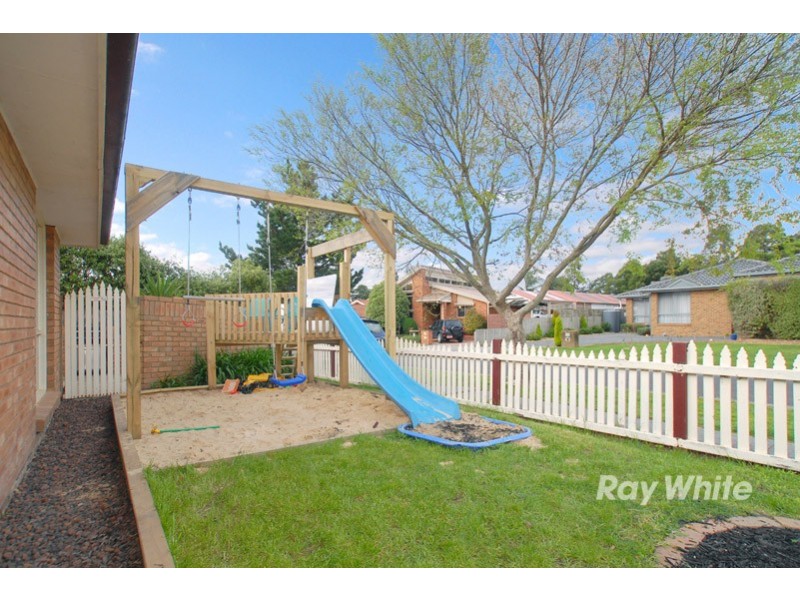 9 Kurrajong Crt, Cranbourne North VIC 3977