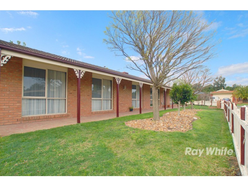 9 Kurrajong Crt, Cranbourne North VIC 3977