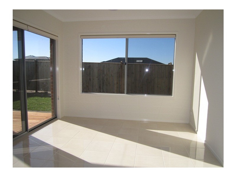 14 Hill Farm Drive, Clyde North VIC 3978