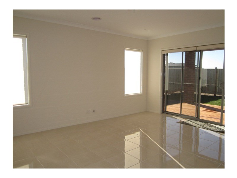 14 Hill Farm Drive, Clyde North VIC 3978