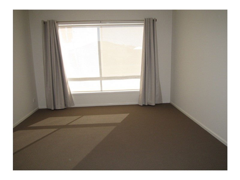 14 Hill Farm Drive, Clyde North VIC 3978