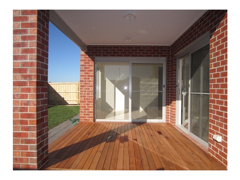 14 Hill Farm Drive, Clyde North VIC 3978