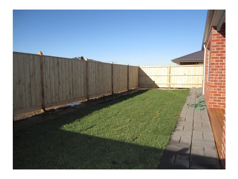 14 Hill Farm Drive, Clyde North VIC 3978