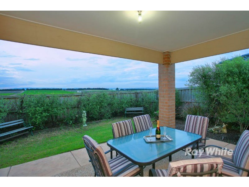 8 Springmount Street, Cranbourne North VIC 3977