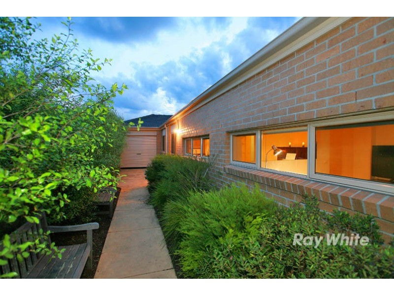 8 Springmount Street, Cranbourne North VIC 3977