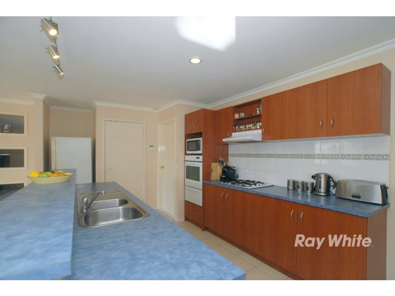 9 Scotsdale Drive, Cranbourne East VIC 3977