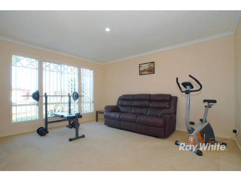 9 Scotsdale Drive, Cranbourne East VIC 3977