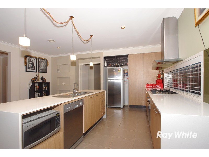 24 Locky Grove, Lyndhurst VIC 3975