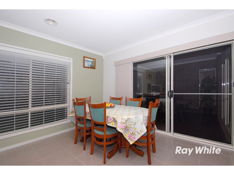 24 Locky Grove, Lyndhurst VIC 3975