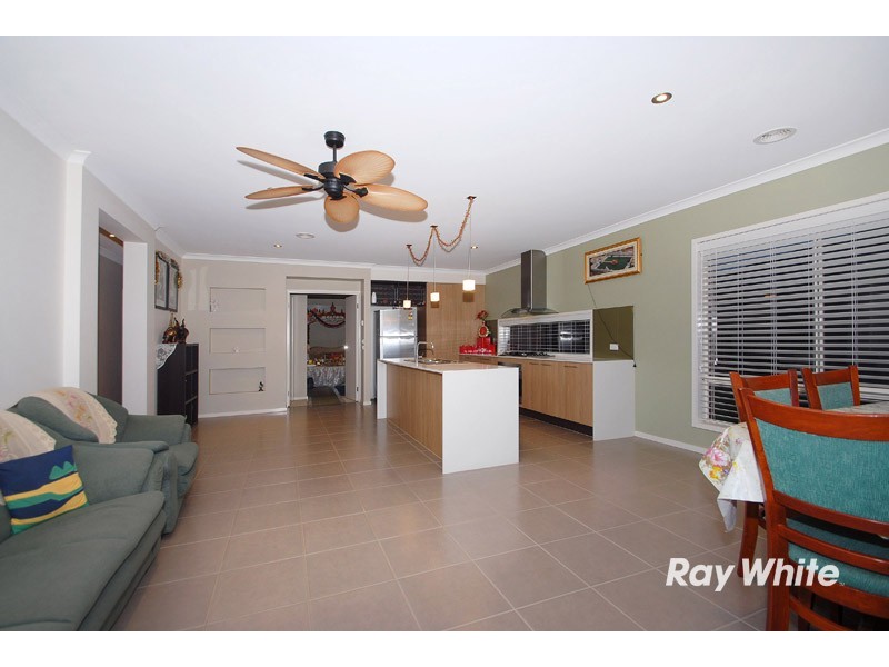 24 Locky Grove, Lyndhurst VIC 3975