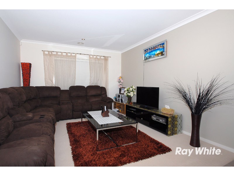 24 Locky Grove, Lyndhurst VIC 3975