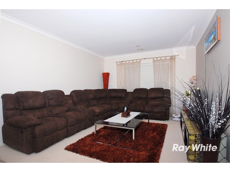 24 Locky Grove, Lyndhurst VIC 3975