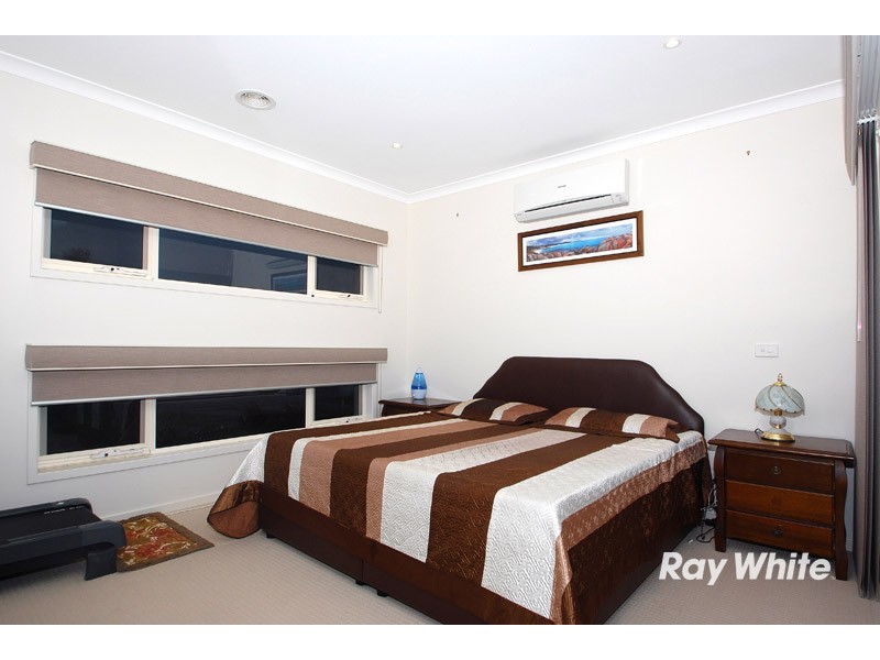 24 Locky Grove, Lyndhurst VIC 3975