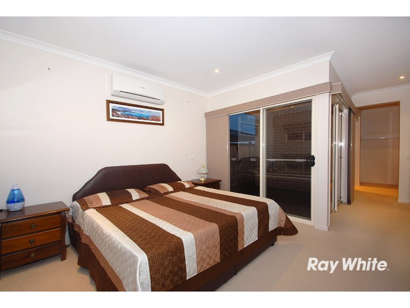 24 Locky Grove, Lyndhurst VIC 3975