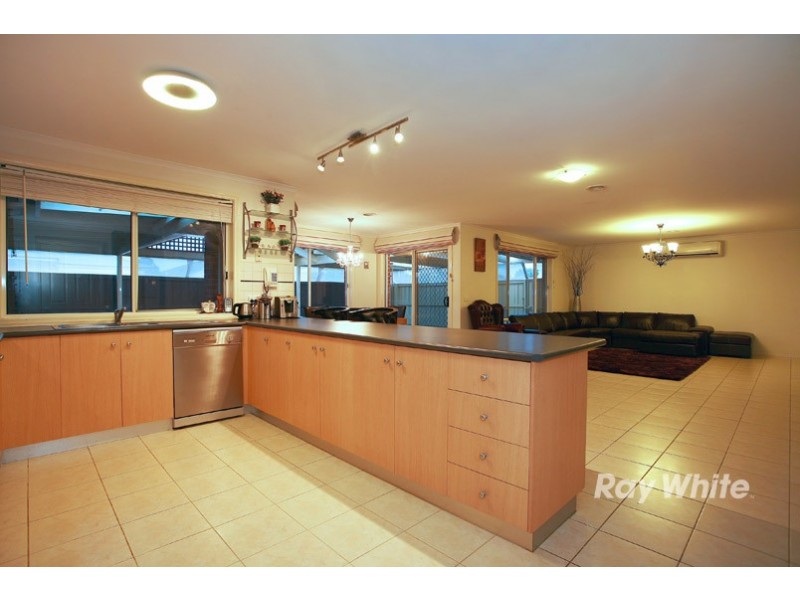 16 Ashmore Avenue, Narre Warren South VIC 3805