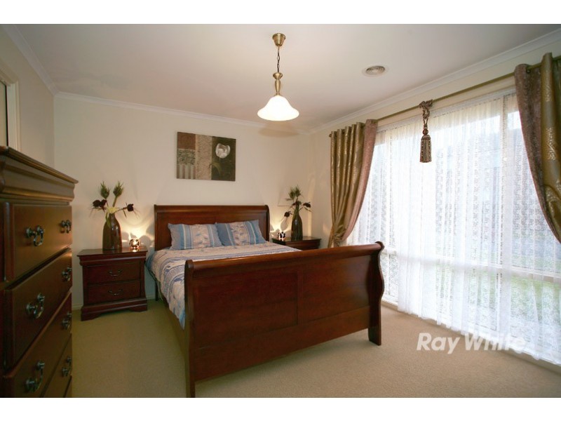 16 Ashmore Avenue, Narre Warren South VIC 3805