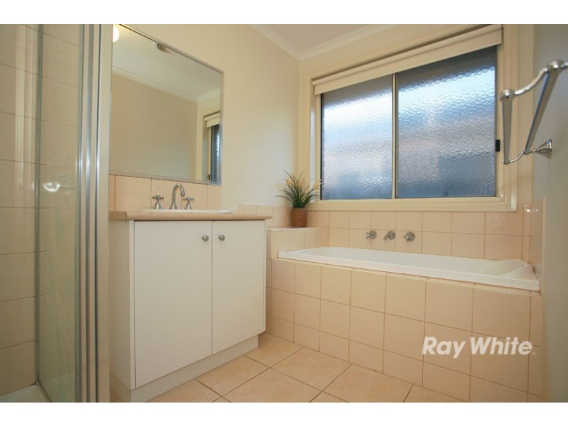 16 Ashmore Avenue, Narre Warren South VIC 3805