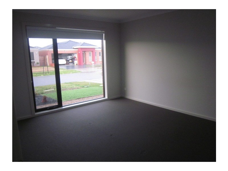 27 Cranbrook Circuit, Officer VIC 3809