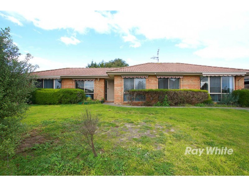 13 Denham Crescent, Cranbourne North VIC 3977
