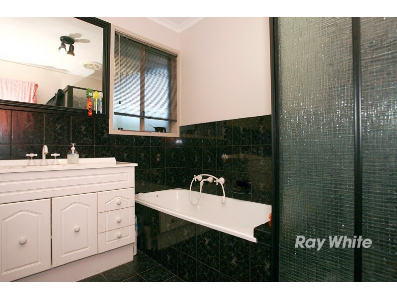 13 Denham Crescent, Cranbourne North VIC 3977