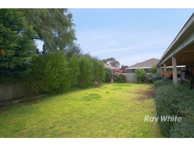 13 Denham Crescent, Cranbourne North VIC 3977