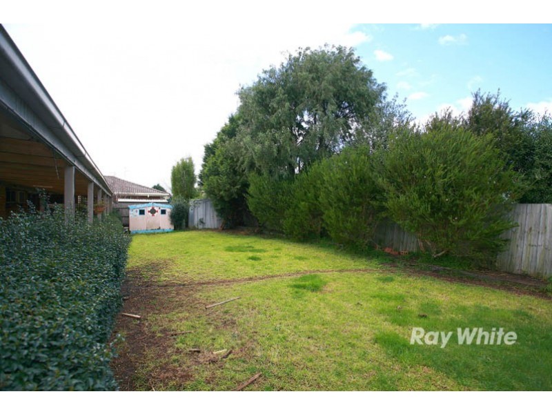 13 Denham Crescent, Cranbourne North VIC 3977