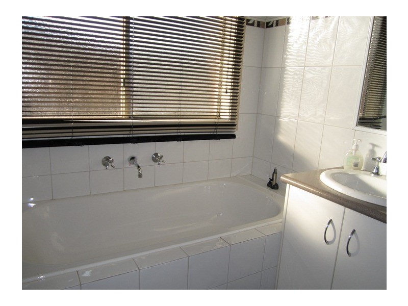 6 Athena Court, Cranbourne North VIC 3977