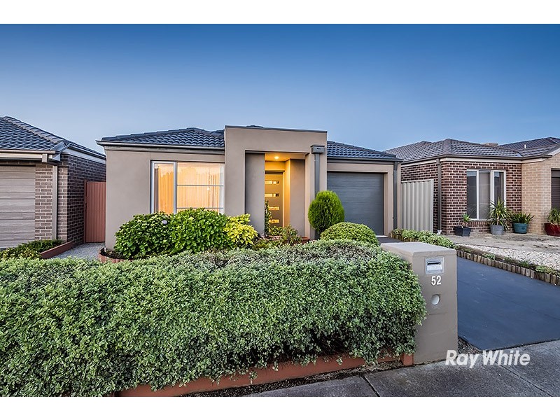 52 Challenger Circuit, Cranbourne East VIC 3977
