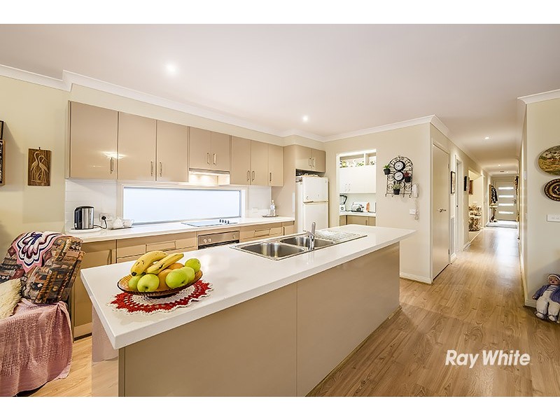 52 Challenger Circuit, Cranbourne East VIC 3977