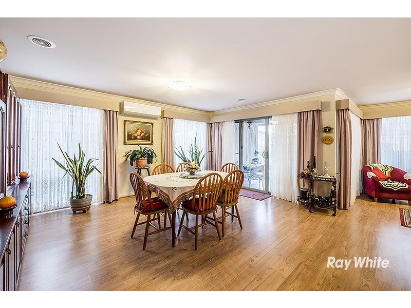 52 Challenger Circuit, Cranbourne East VIC 3977