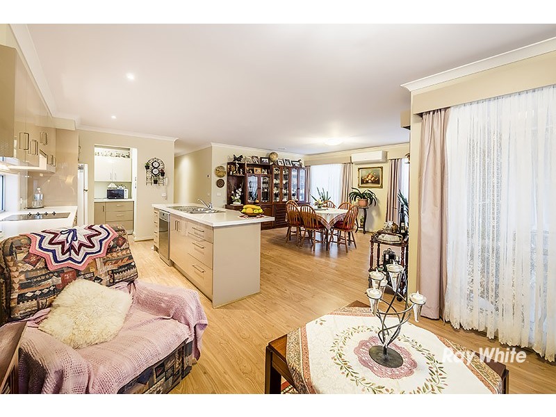 52 Challenger Circuit, Cranbourne East VIC 3977