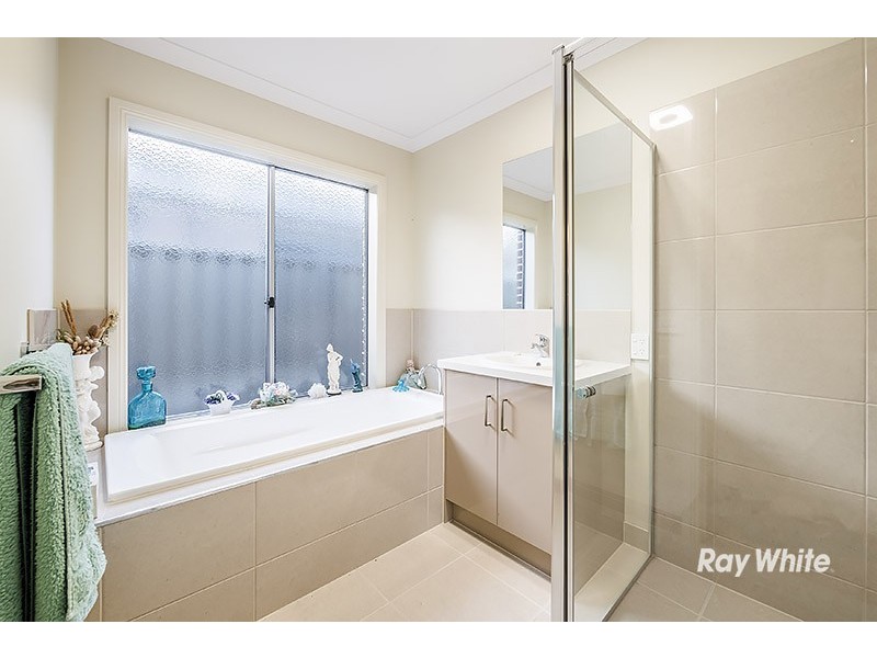 52 Challenger Circuit, Cranbourne East VIC 3977