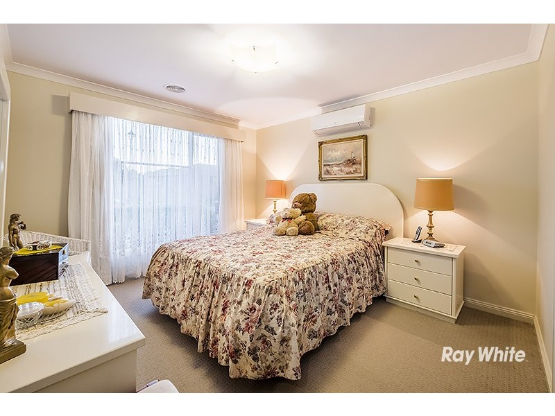 52 Challenger Circuit, Cranbourne East VIC 3977