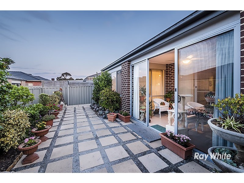 52 Challenger Circuit, Cranbourne East VIC 3977