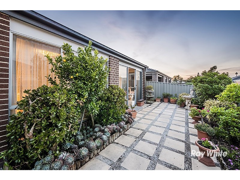 52 Challenger Circuit, Cranbourne East VIC 3977