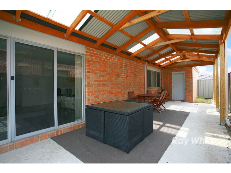 19 Northumbria Street, Cranbourne East VIC 3977