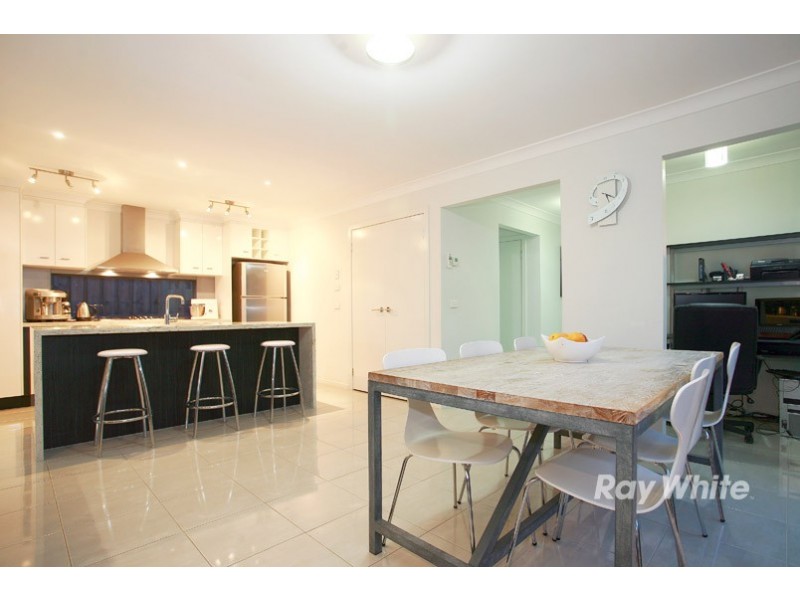 33 Banfield Place, Lyndhurst VIC 3975