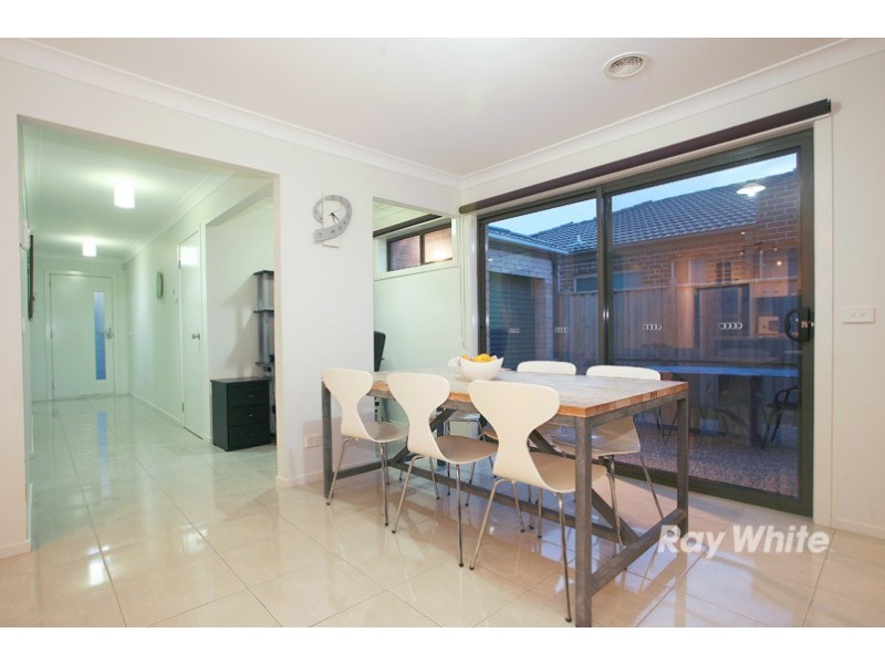 33 Banfield Place, Lyndhurst VIC 3975