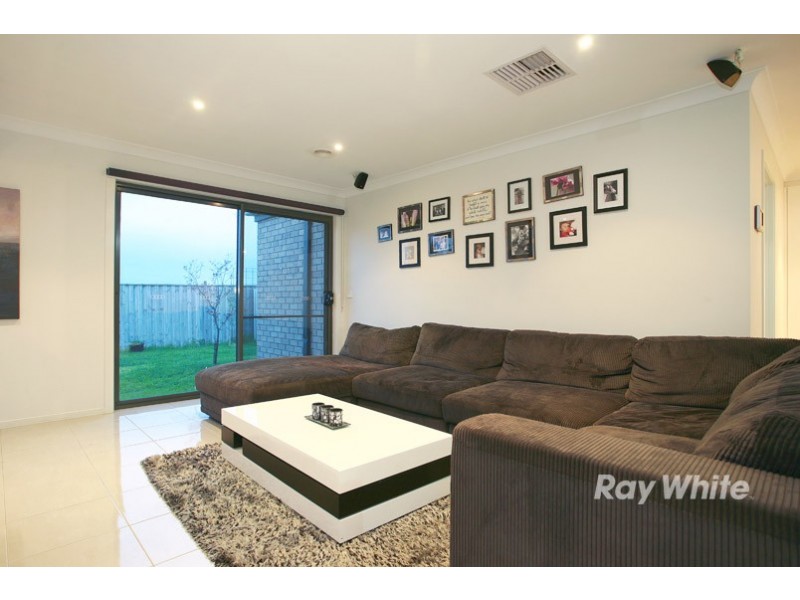 33 Banfield Place, Lyndhurst VIC 3975