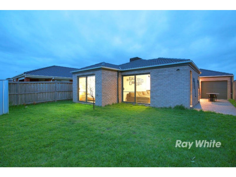 33 Banfield Place, Lyndhurst VIC 3975