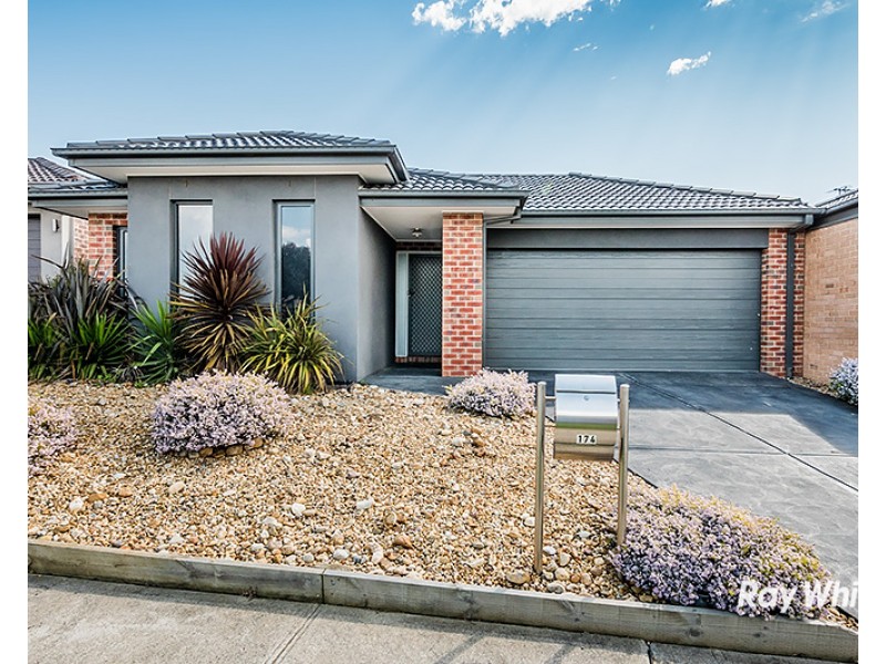 174 Selandra Boulevard, Clyde North VIC 3978
