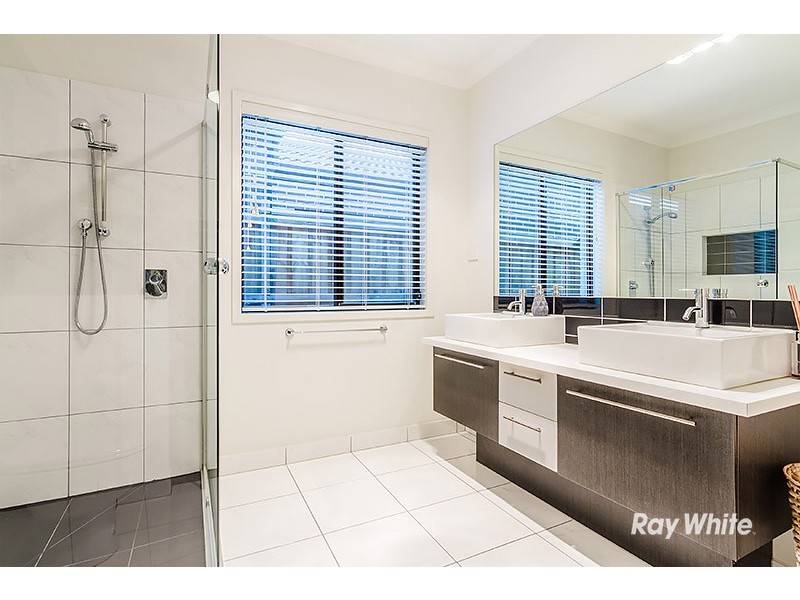 14 Caribbean Pine Court, Lyndhurst VIC 3975