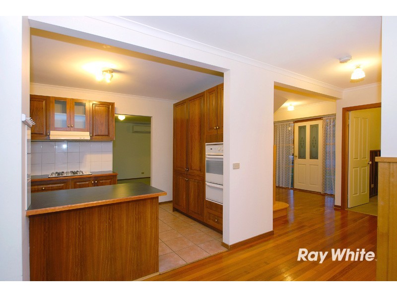 2 Henry Lawson Drive, Lynbrook VIC 3975