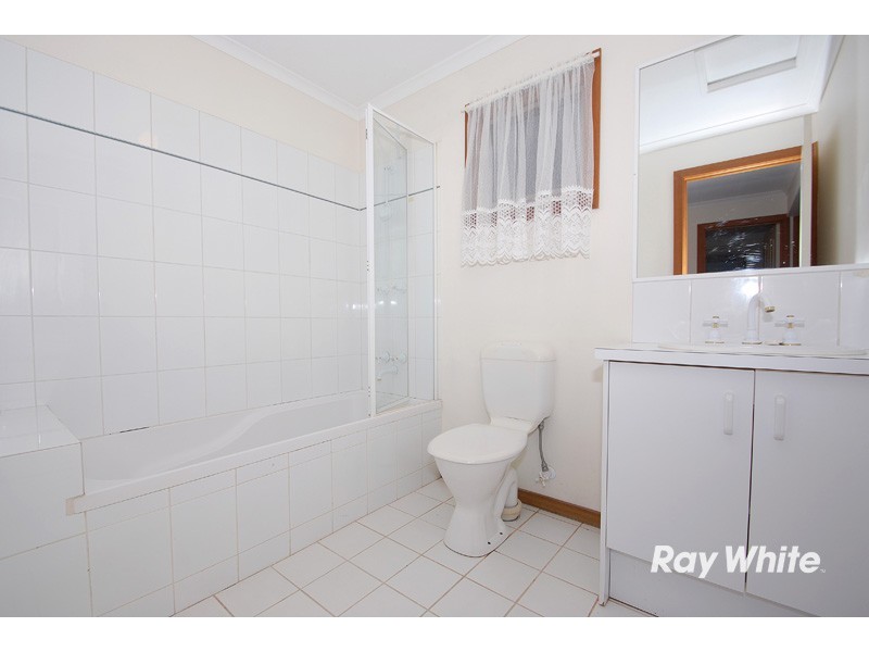 2 Henry Lawson Drive, Lynbrook VIC 3975