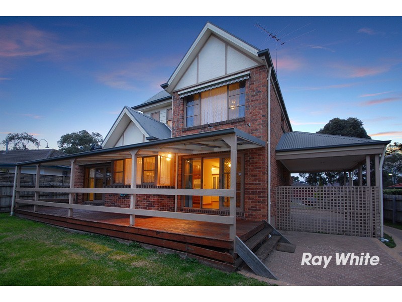 2 Henry Lawson Drive, Lynbrook VIC 3975